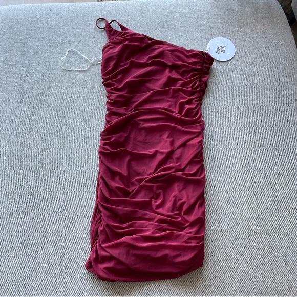 Princess Polly JOCASTA MINI DRESS BURGUNDY NEW - Picture 3 of 3